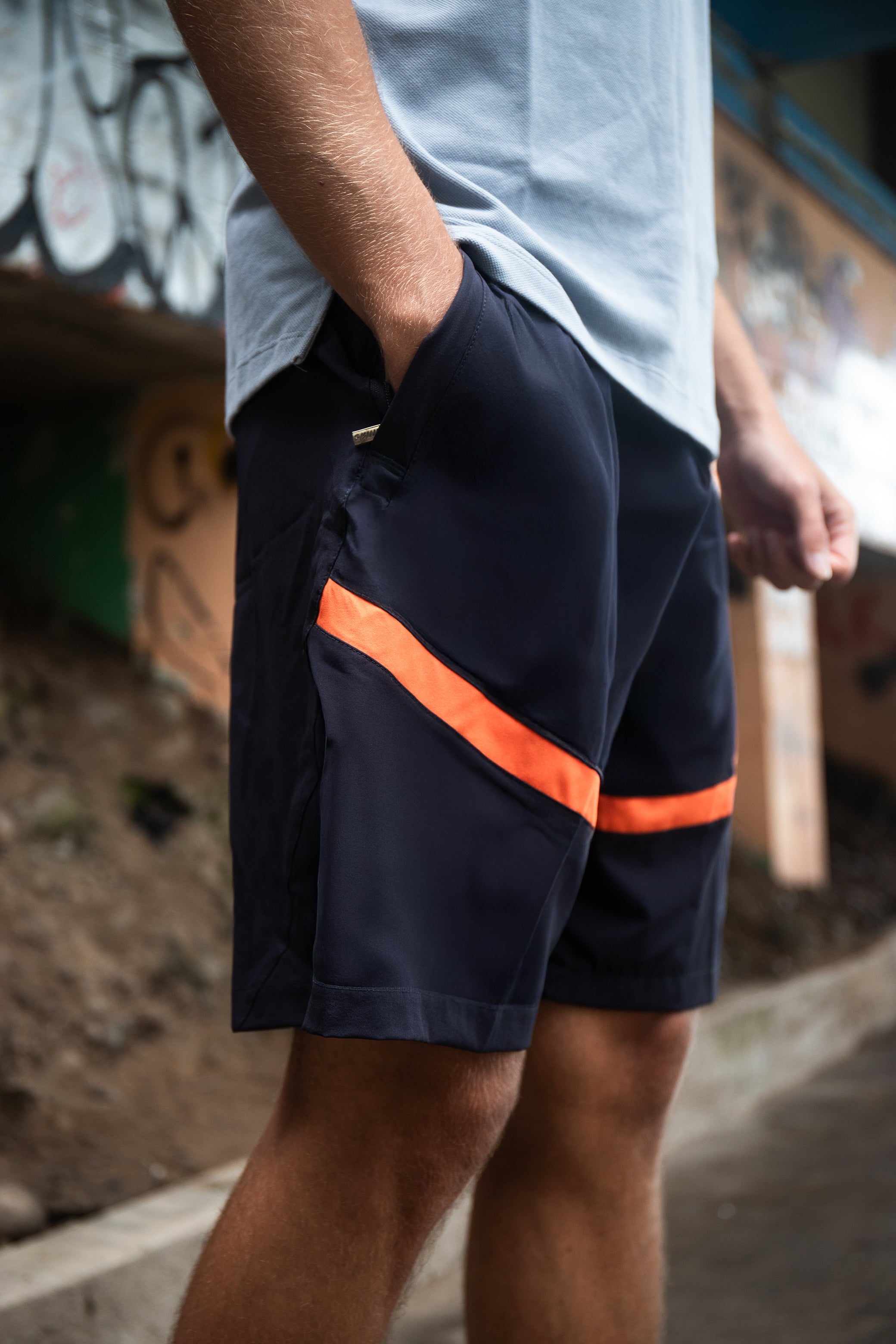 Short Lomas Active Flex Plomo oscuro c/ Naranja